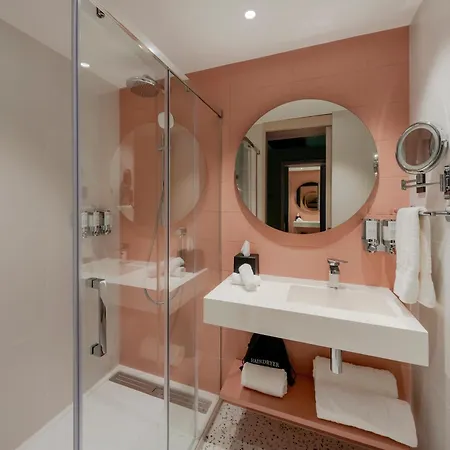 Hampton By Hilton Airport 3*