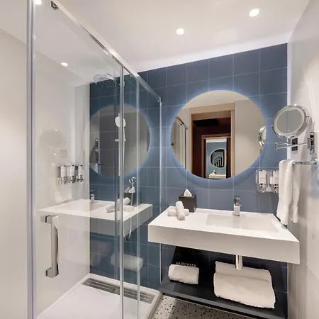 Otel Hampton By Hilton Airport 3*