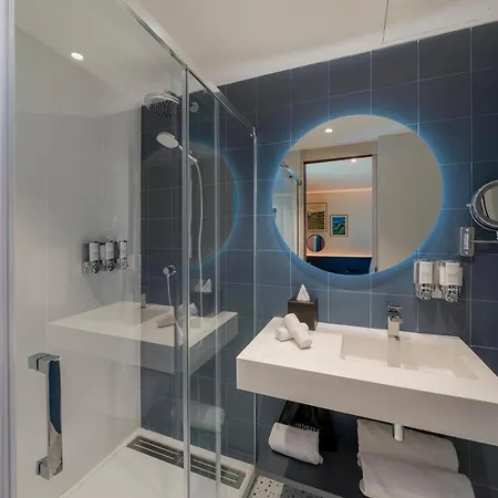 Otel Hampton By Hilton Airport