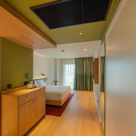 Hampton By Hilton Airport Otel 3*