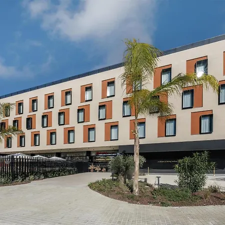 Hampton By Hilton Airport Otel