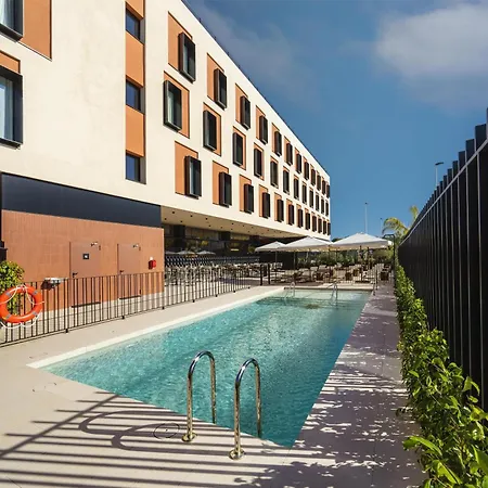 Otel Hampton By Hilton Airport