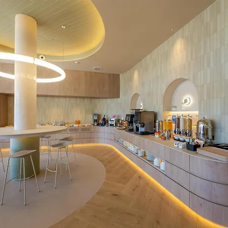Hampton By Hilton Airport 3*