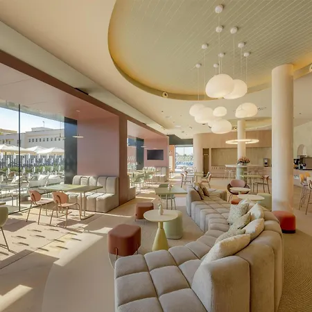 Hampton By Hilton Airport Otel