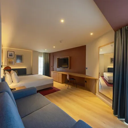 Hampton By Hilton Airport 3*