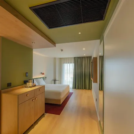 Hampton By Hilton Airport 3*