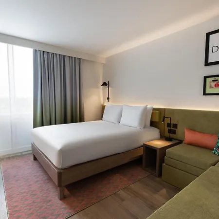 Otel Hampton By Hilton Airport 3*