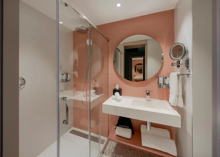 Hampton By Hilton Airport 3*