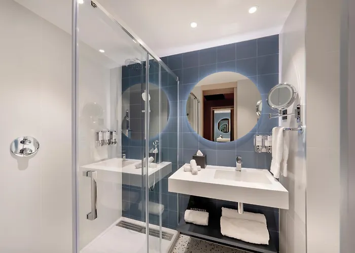 ホテル Hampton By Hilton Airport 3*