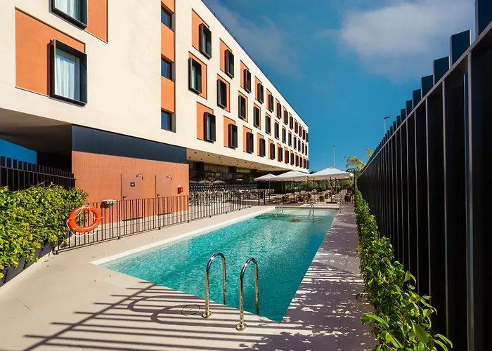 Hampton By Hilton Airport 3*
