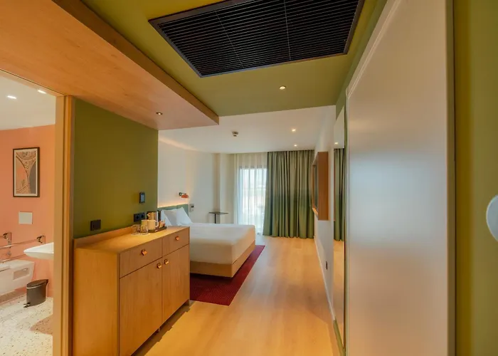 Hampton By Hilton Airport ホテル 3*