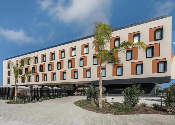 Hampton By Hilton Airport ホテル