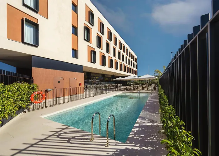 ホテル Hampton By Hilton Airport