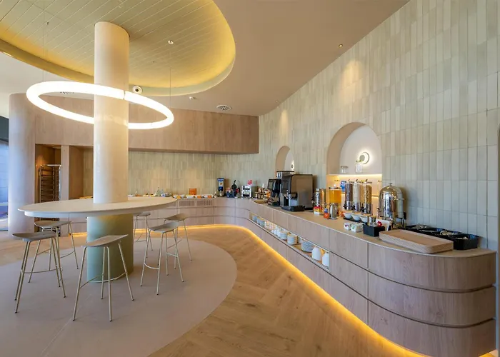 Hampton By Hilton Airport 3*
