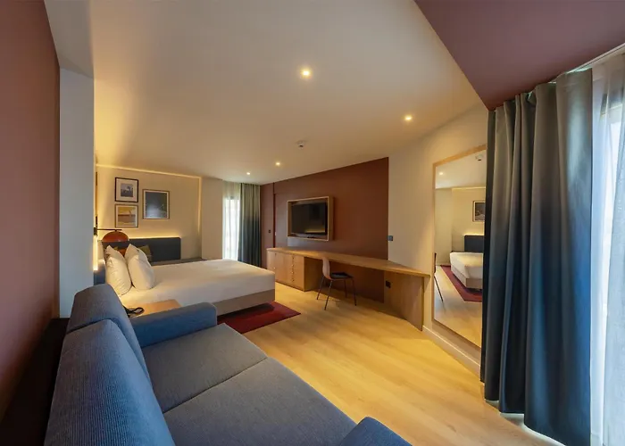 Hampton By Hilton Airport 3*