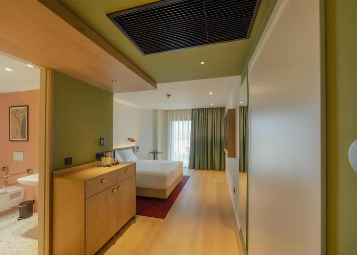 Hampton By Hilton Airport 3*