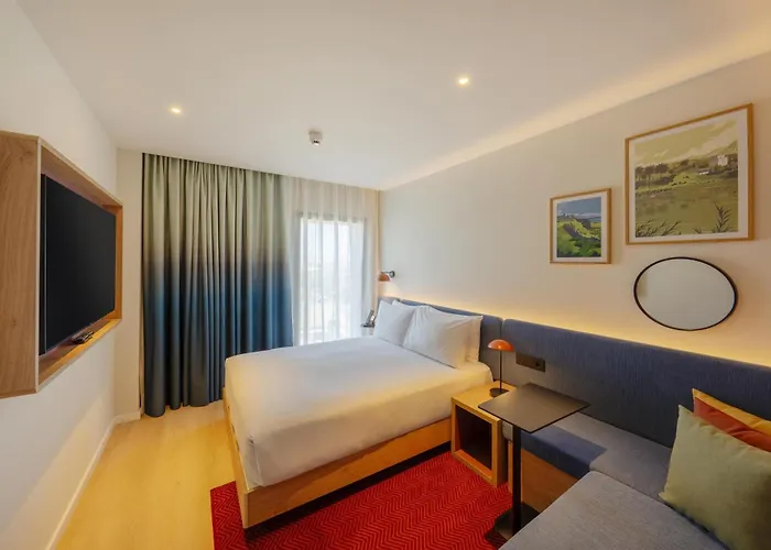 ホテル Hampton By Hilton Airport